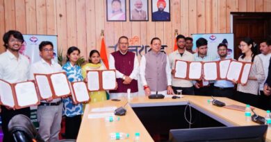 मुख्यमंत्री धामी ने कृषि एवं कृषक कल्याण विभाग में चयनित 12 अभ्यर्थियों को सौंपे नियुक्ति पत्र