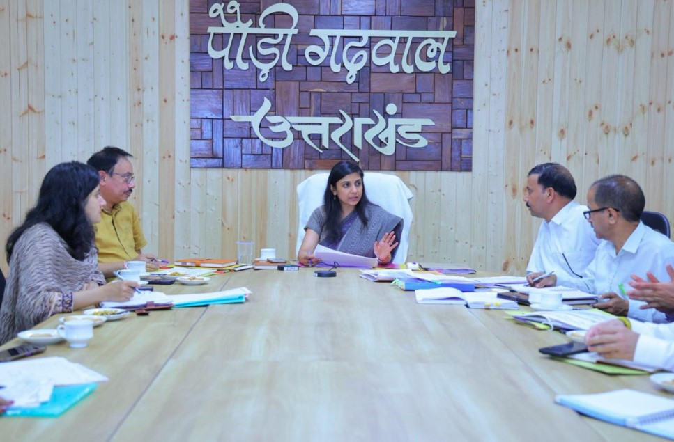 SIR एवं जनगणना कार्यों को लेकर जिलाधिकारी ने समयबद्ध और पारदर्शी क्रियान्वयन के दिए निर्देश